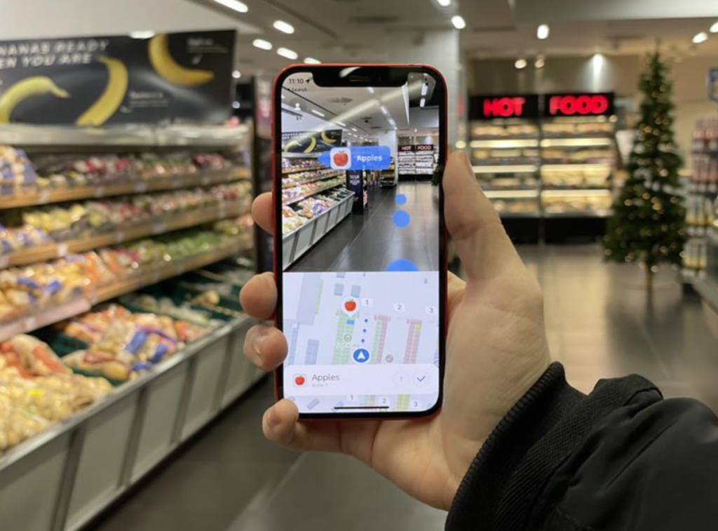 Top Examples of Augmented Reality (AR) in Fashion Retail